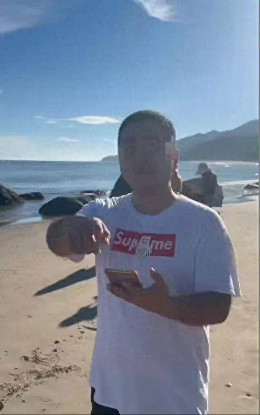 南澳岛男子自称“承包”沙滩不让拍照，系为抢客源！当地回应