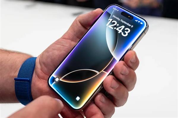 富士康要求中国员工从印度撤离！苹果刚准备在印度扩大iPhone 17产能